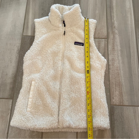 Patagonia Women’s Small Los Gatos Full Zip White Furry Fleece Vest 25216 - Picture 4 of 11